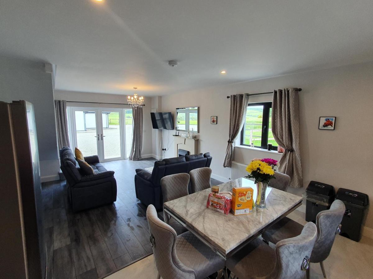N0 2 Greystones Clock Tower Lodge Leap Экстерьер фото